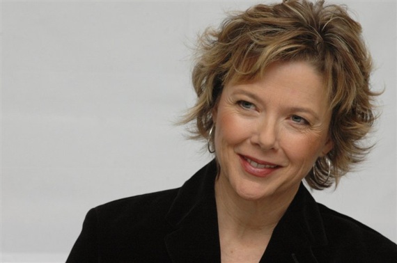 ANNETTE BENING. Bening doesn't do flashy. She doesn't grandstand. Or pose.